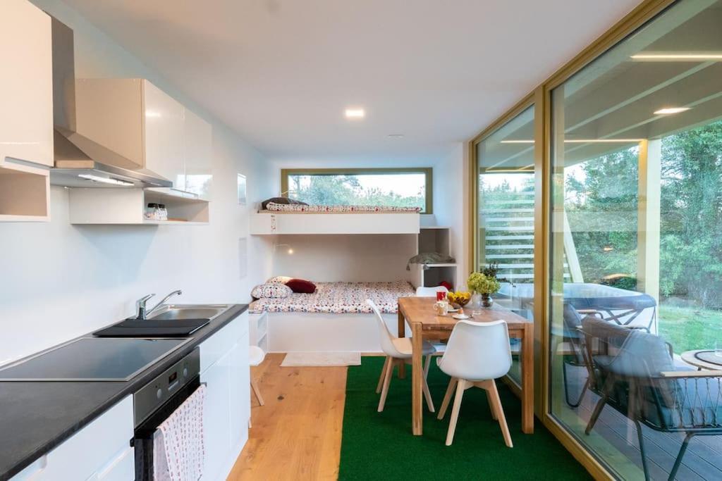 Holiday House Hona Lux Velike Lasce 外观 照片