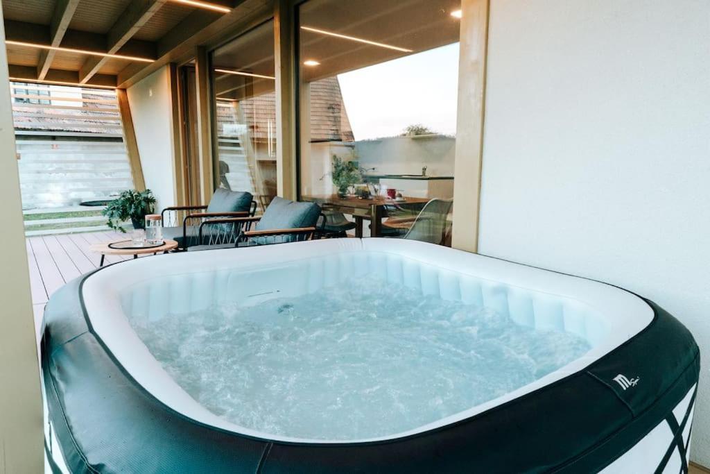 Holiday House Hona Lux Velike Lasce 外观 照片