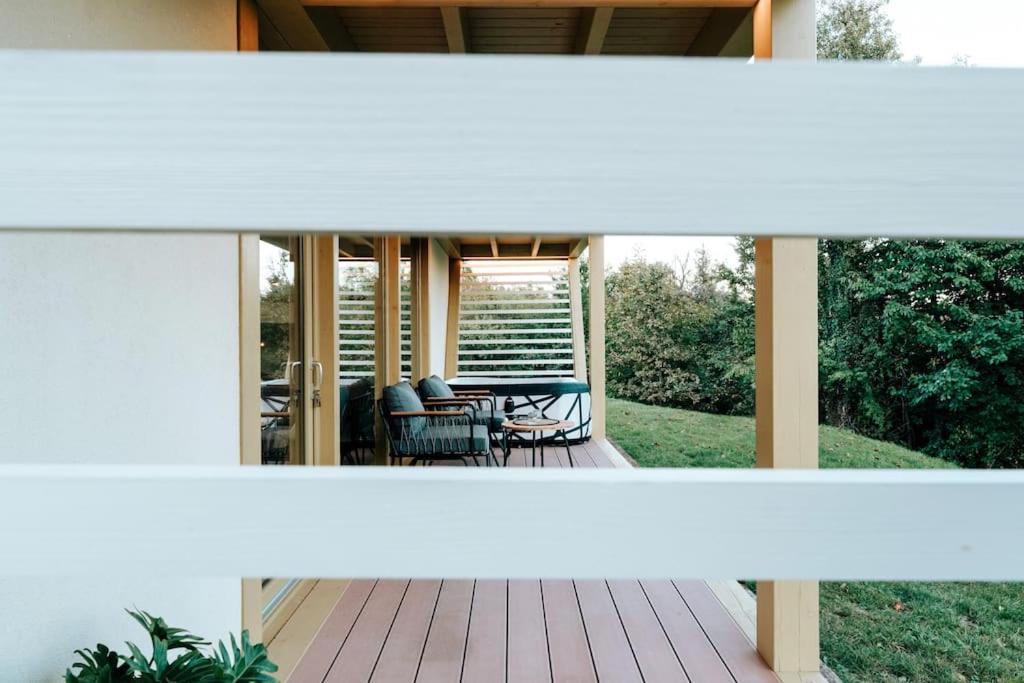 Holiday House Hona Lux Velike Lasce 外观 照片