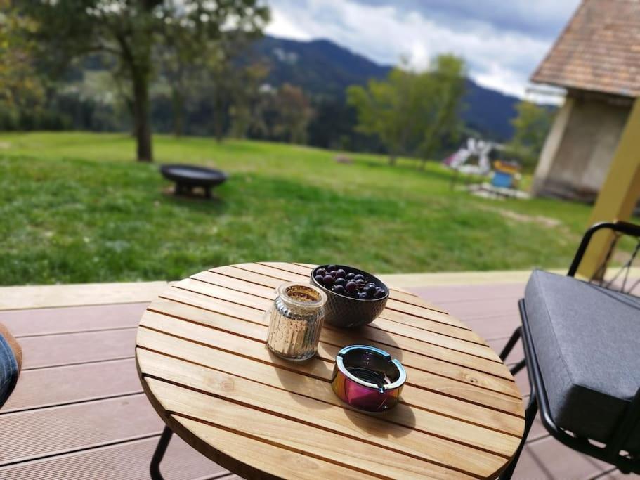 Holiday House Hona Lux Velike Lasce 外观 照片