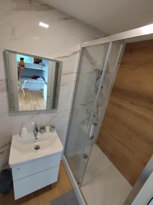 Holiday House Hona Lux Velike Lasce 外观 照片