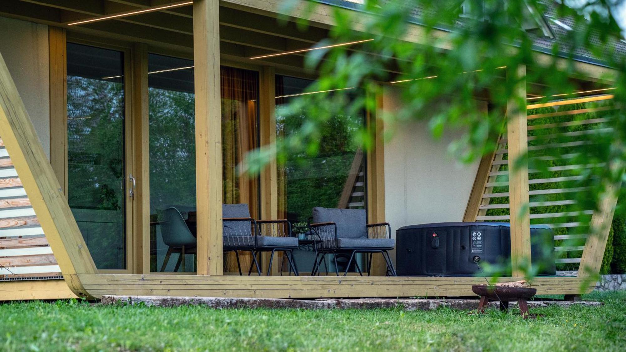 Holiday House Hona Lux Velike Lasce 外观 照片