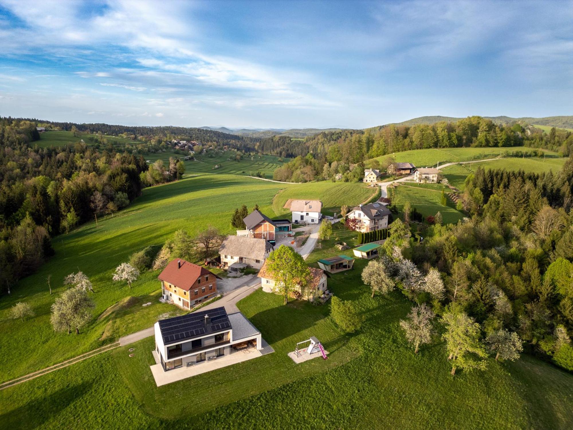 Holiday House Hona Lux Velike Lasce 外观 照片