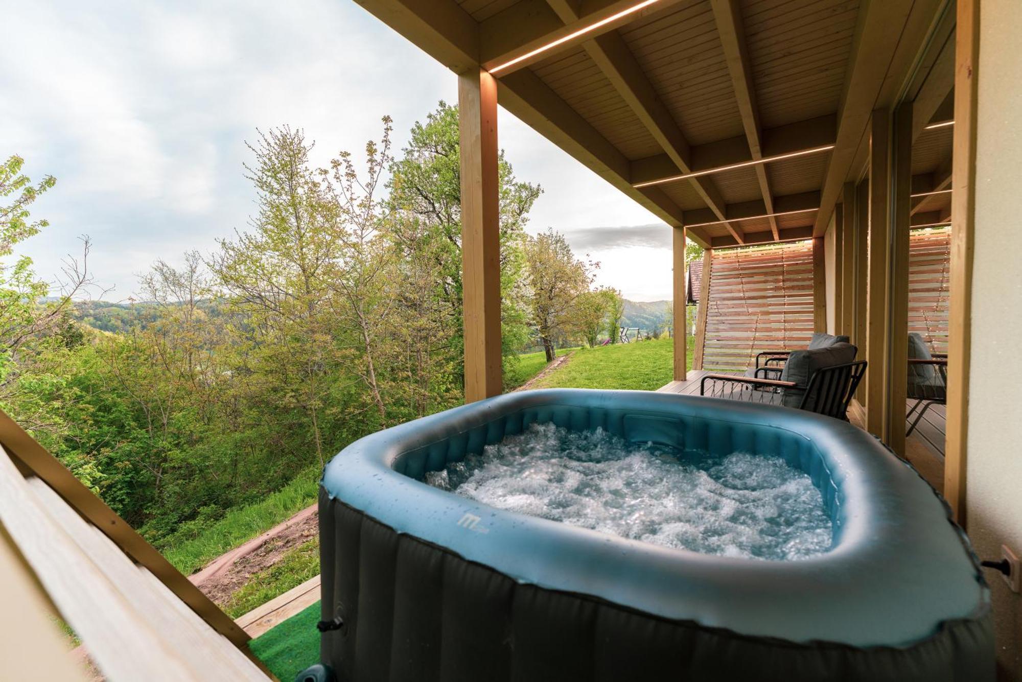 Holiday House Hona Lux Velike Lasce 外观 照片