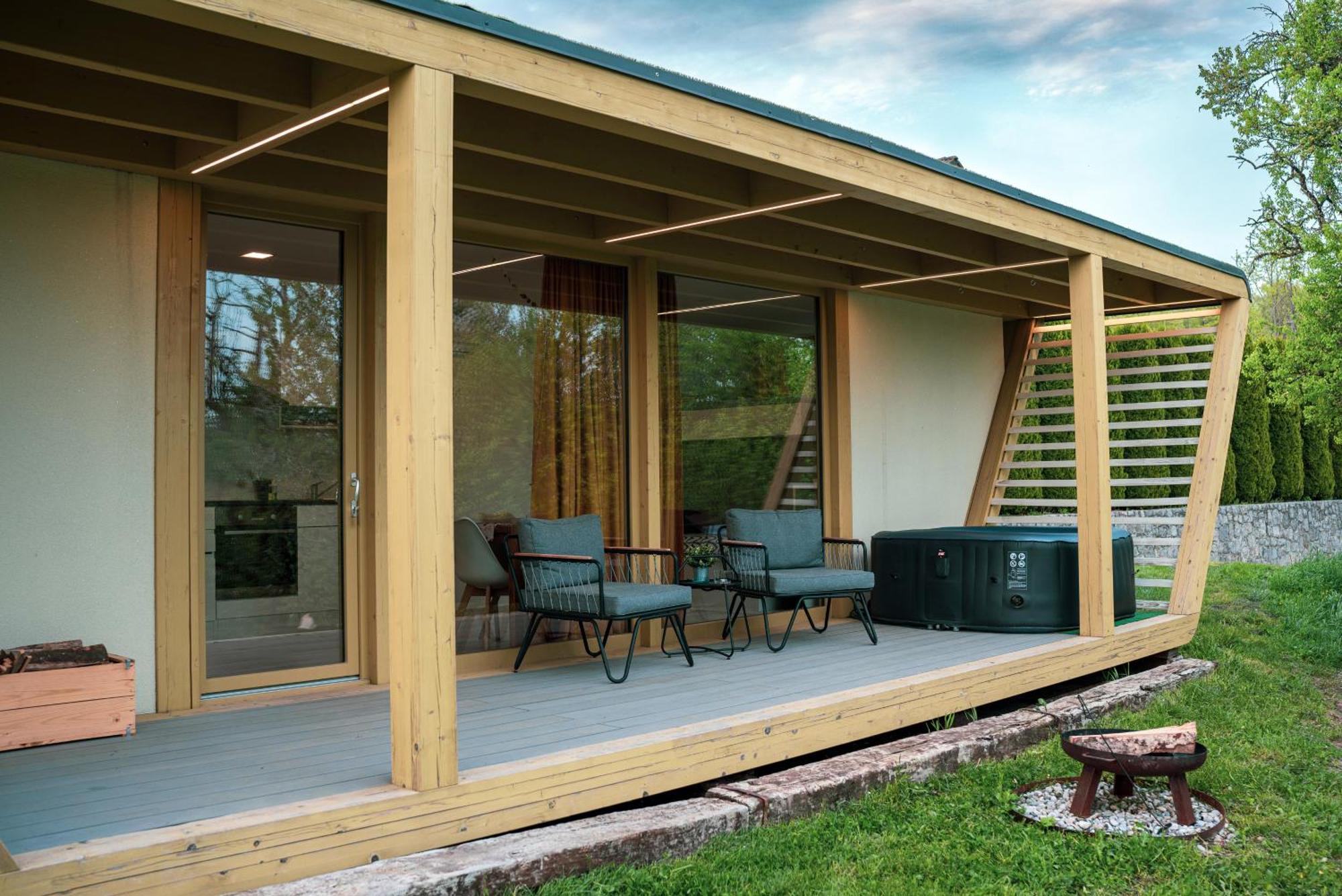Holiday House Hona Lux Velike Lasce 外观 照片